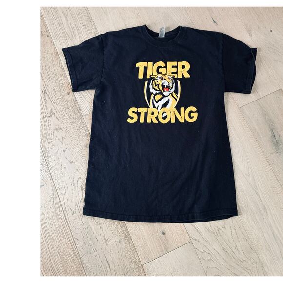 Vintage y2K Graphic T shirt Black Gold size medium Go Tigers Unisex 100% Cotton - Picture 2 of 6